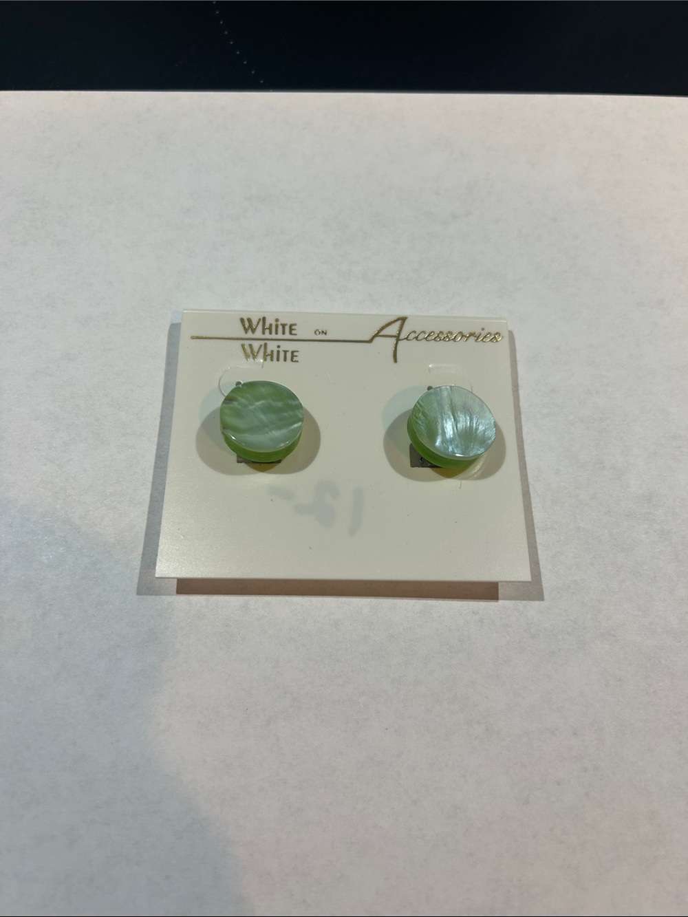 CLIP-ON Green Mother-of-Pearl Round  Earrings